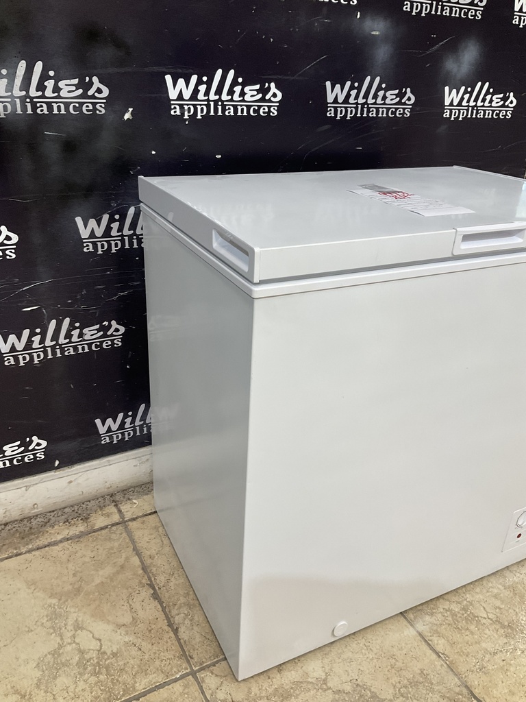 Avanti Used Freezer Chest 32 1/2” x 33 1/2” (White) 