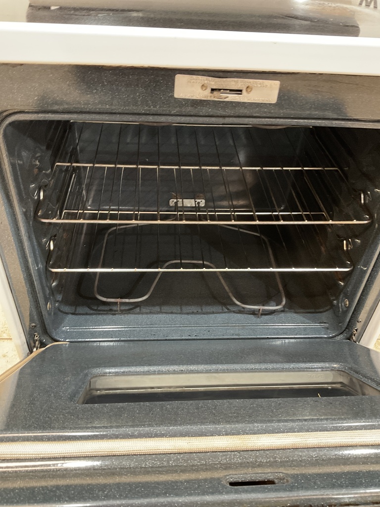 Ge Used Electric Stove 220volts (40/50 AMP) 30inches {4 prong} (White/Black) 