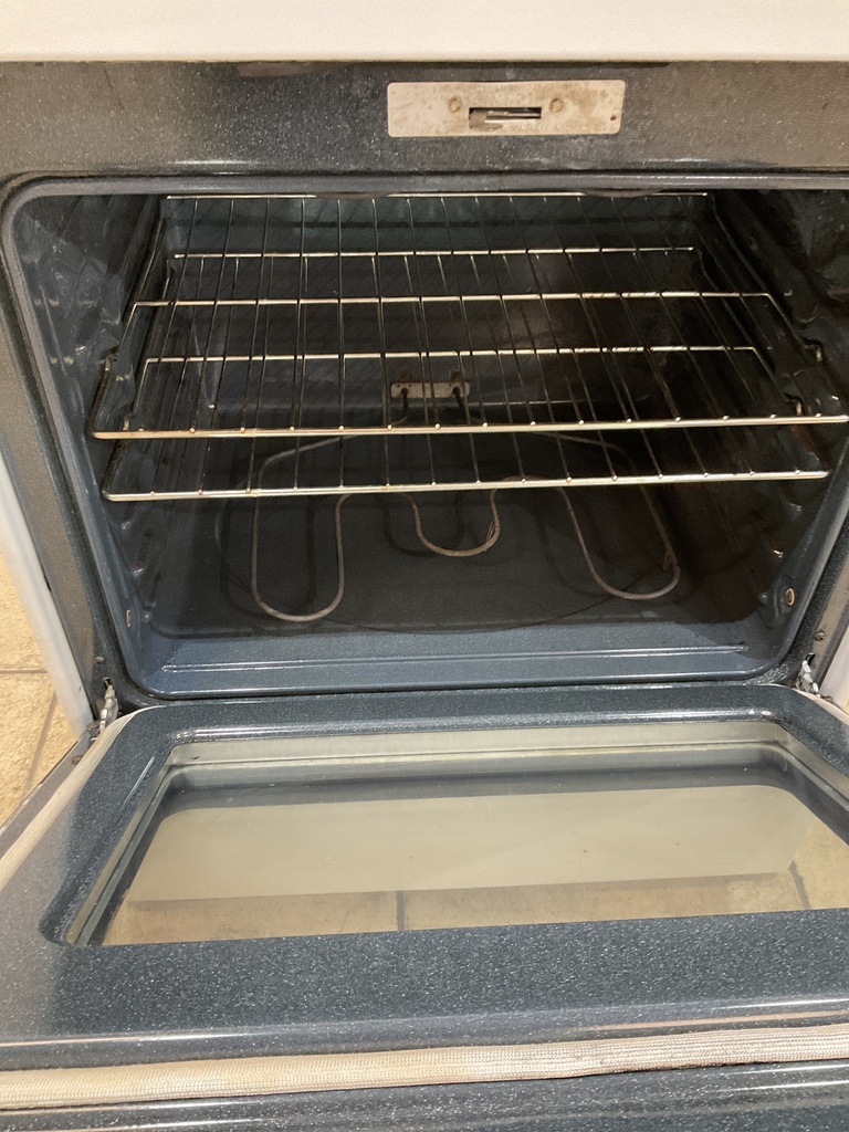 Ge Used Electric Stove 220volts (40/50 AMP) 30inches {4 prong} (White/Black) 