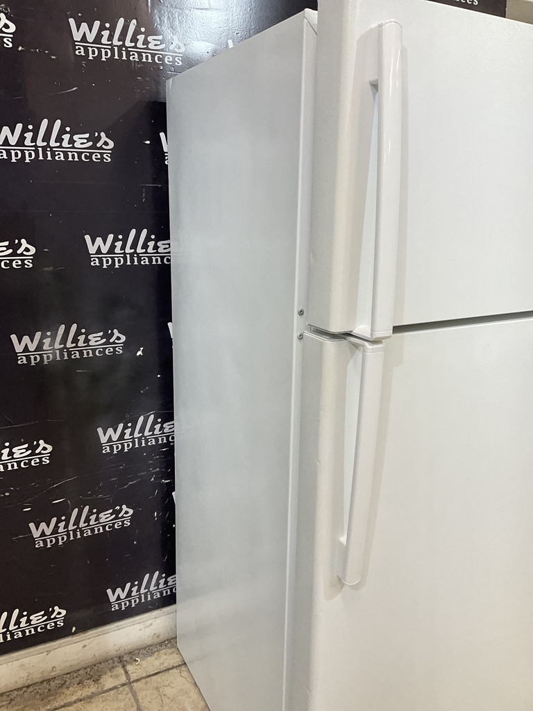 Ge Used Refrigerator Top and Bottom 28x64 1/2” (White) 