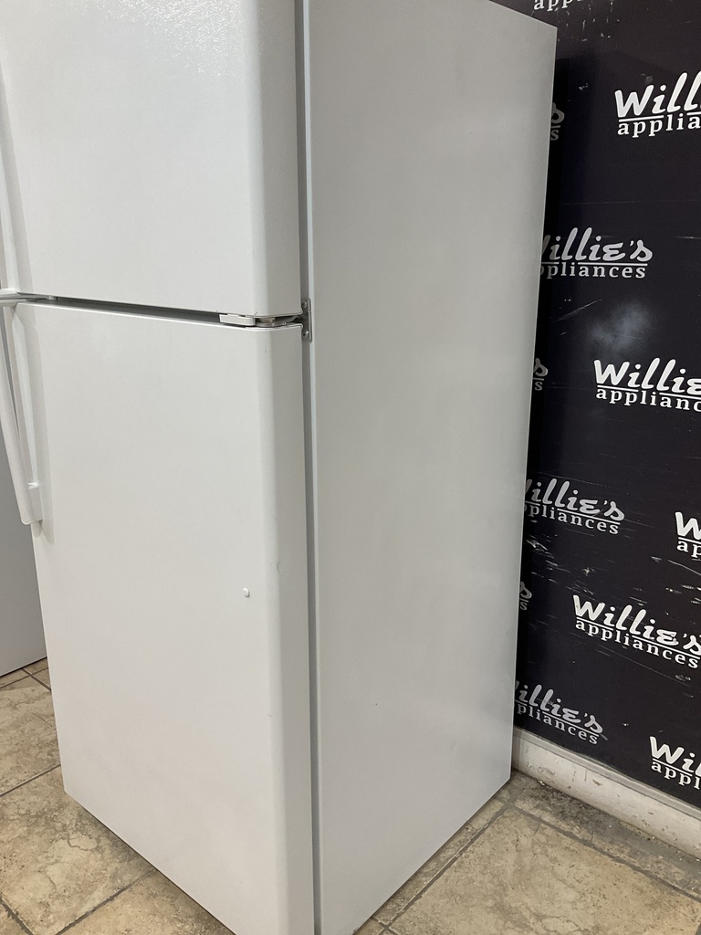 Ge Used Refrigerator Top and Bottom 28x64 1/2” (White) 