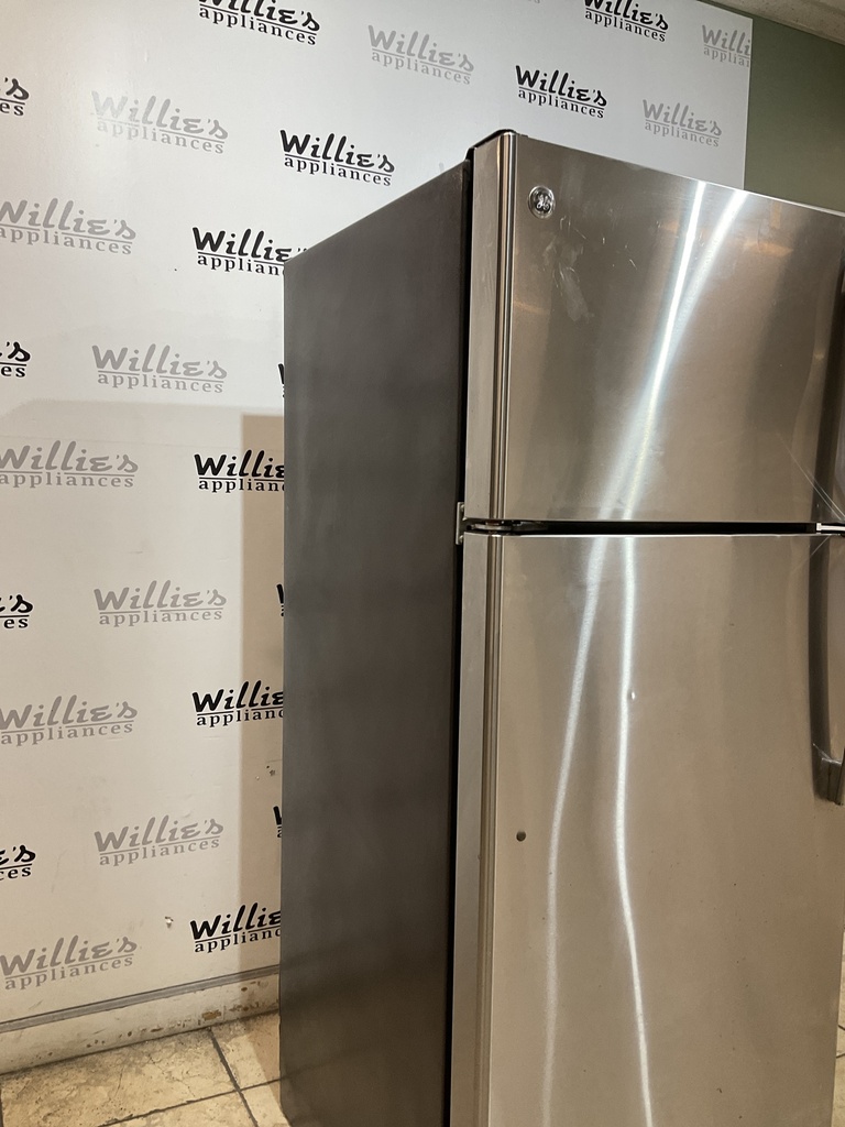 Ge Used Refrigerator Top and Bottom 28x67 (Stainless Steel) 