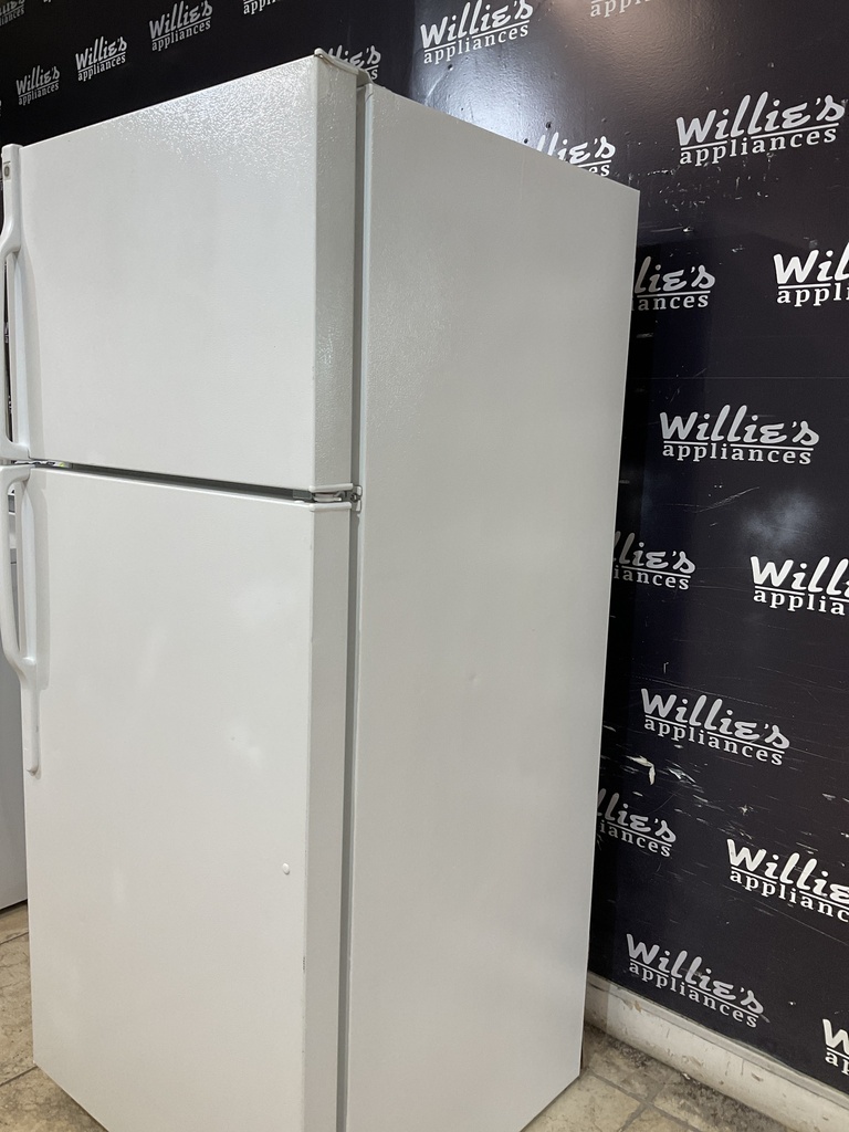 Ge Used Refrigerator Top and Bottom 28x64 1/2” (white) 