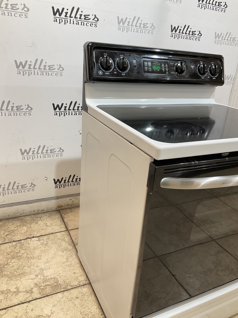Ge Used Electric Stove 220volts (40/50 AMP) 30inches {no cord} (White/Black) 
