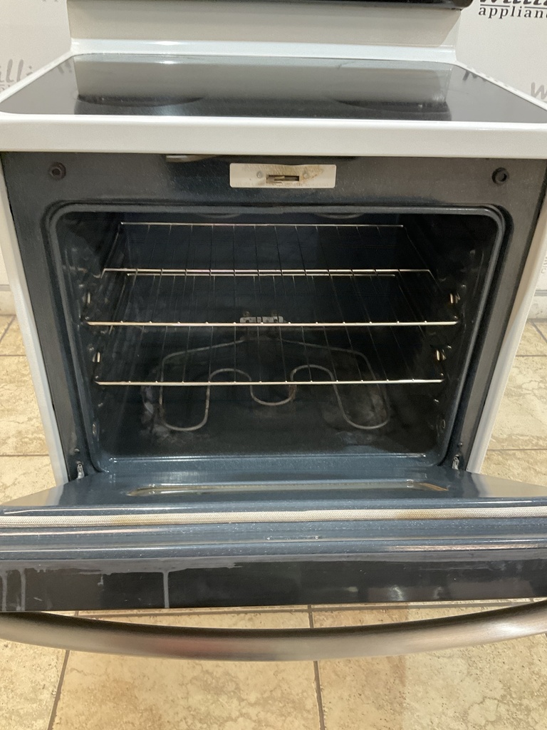 Ge Used Electric Stove 220volts (40/50 AMP) 30inches {no cord} (White/Black) 