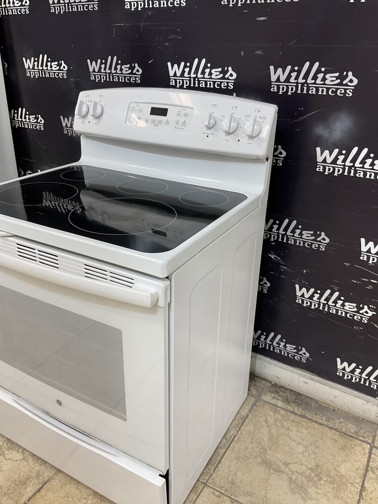 Ge Used Electric Stove 220volts (40/50 AMP) 30inches {3 prong} (White) 