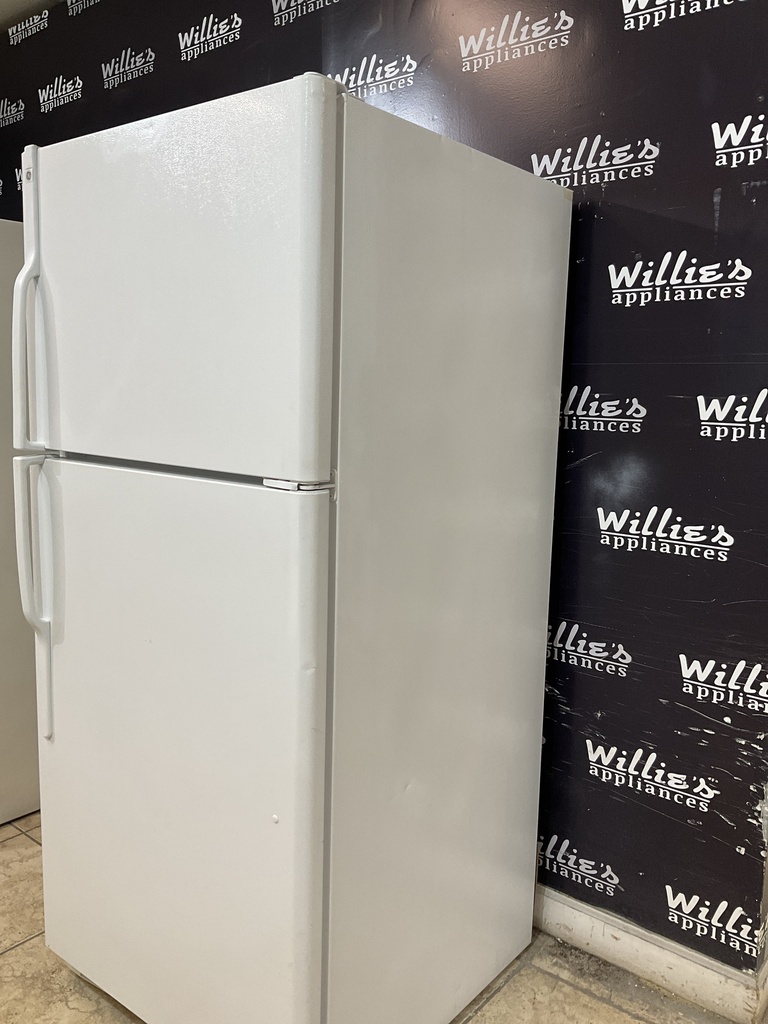 Ge Used Refrigerator Top and Bottom 30x67 (White) 
