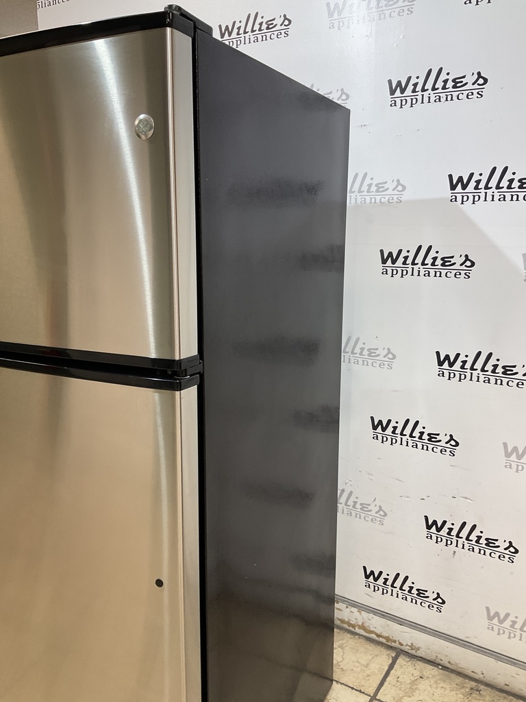 Ge Used Refrigerator Top and Bottom 33x66 1/2” (Stainless Steel) 
