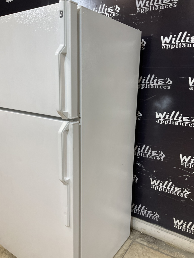 Ge Used Refrigerator Top and Bottom 28x61 1/2” (White) 