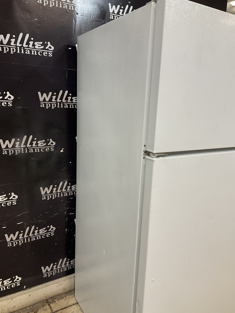 Ge Used Refrigerator Top and Bottom 28x61 1/2” (White) 