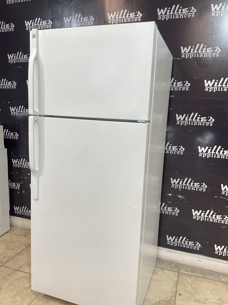 Ge Used Refrigerator Top and Bottom 28x67”