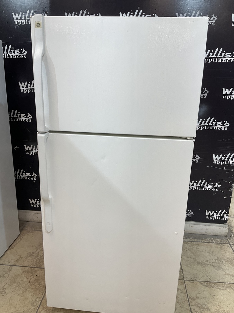 Ge Used Refrigerator Top and Bottom 28x61 1/2