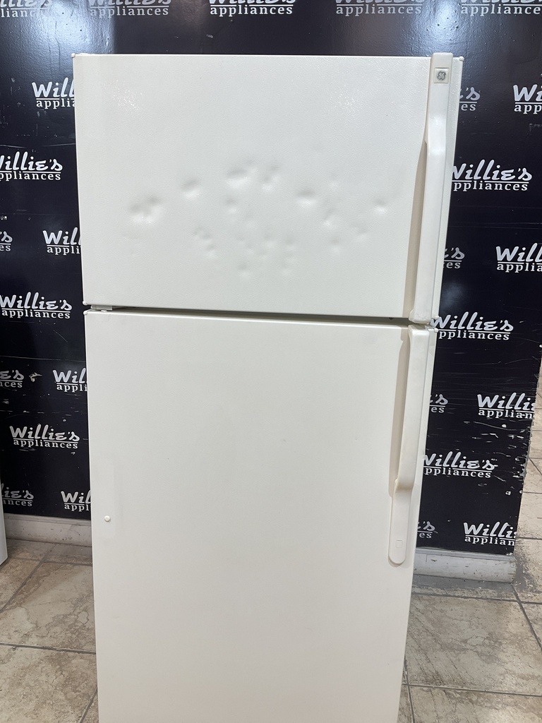 Ge Used Refrigerator Top and Bottom 28x64 1/2” 