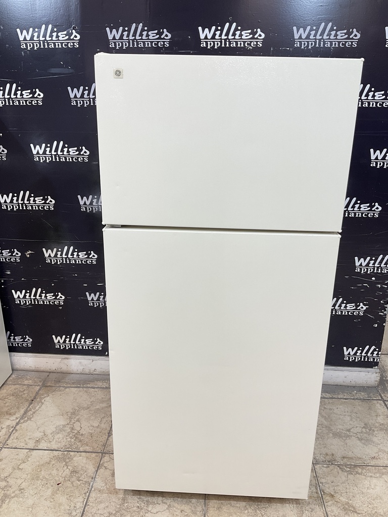 Ge Used Refrigerator Top and Bottom 28x61 1/2” 