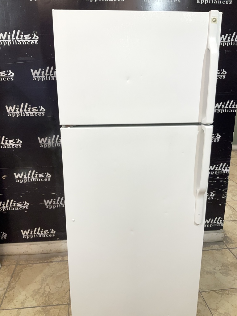Ge Used Refrigerator Top and Bottom 28x67 