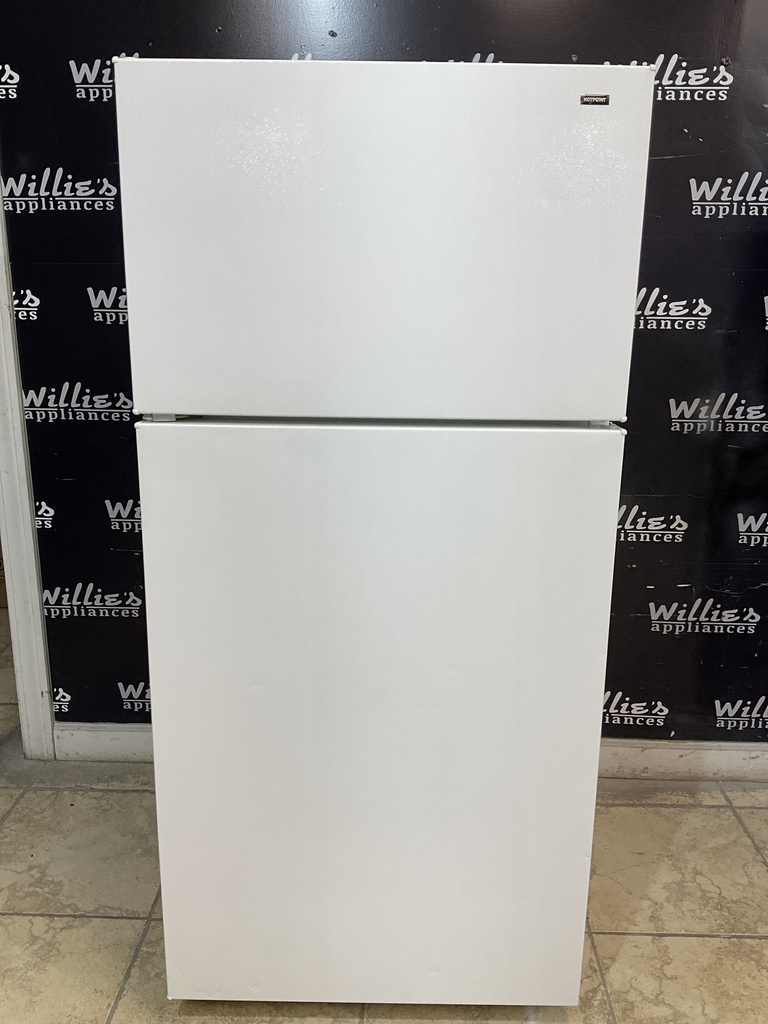 Hotpoint Used Refrigerator Top and Bottom 28x61 1/2” 