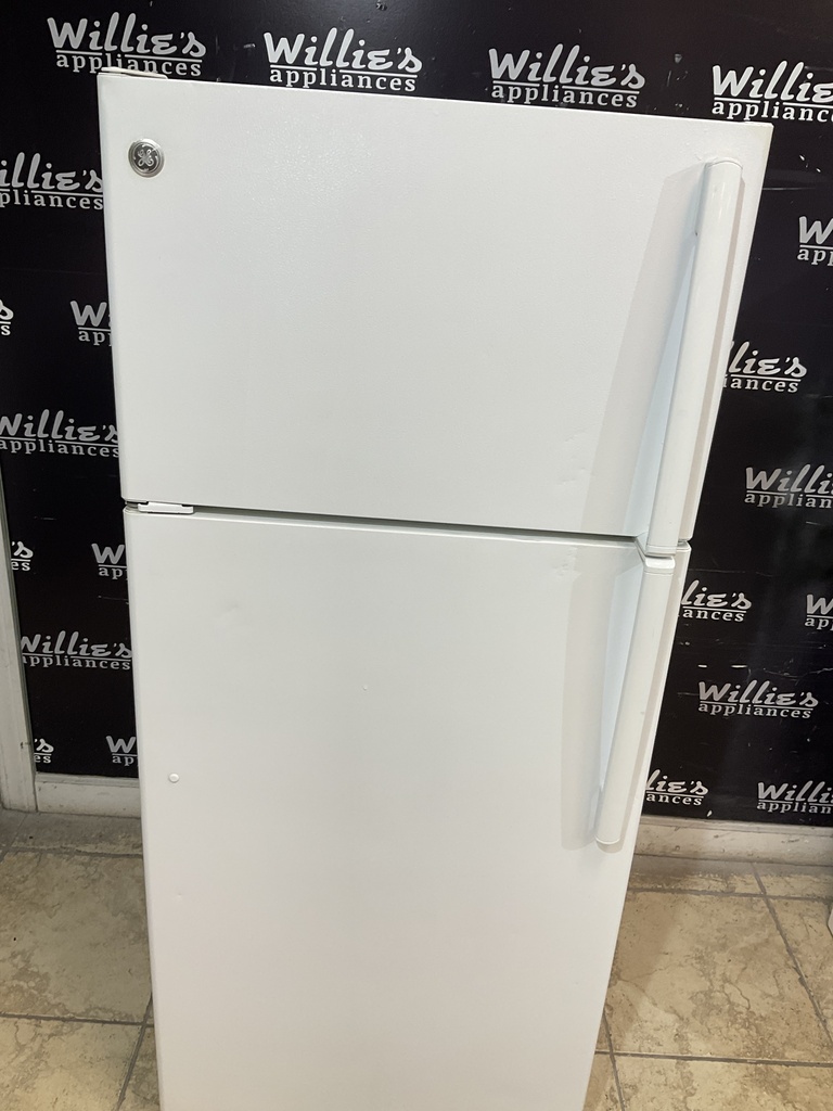Ge Used Refrigerator Top and Bottom 28x64 