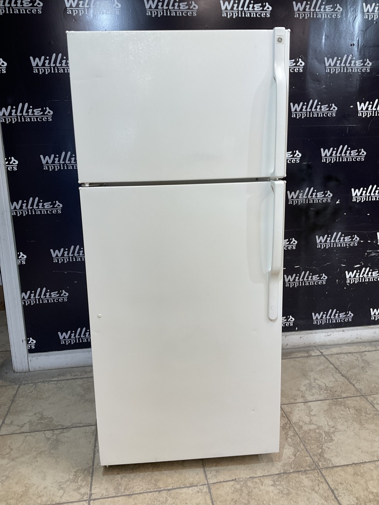 Ge Used Refrigerator Top and Bottom 28x64 1/2” 