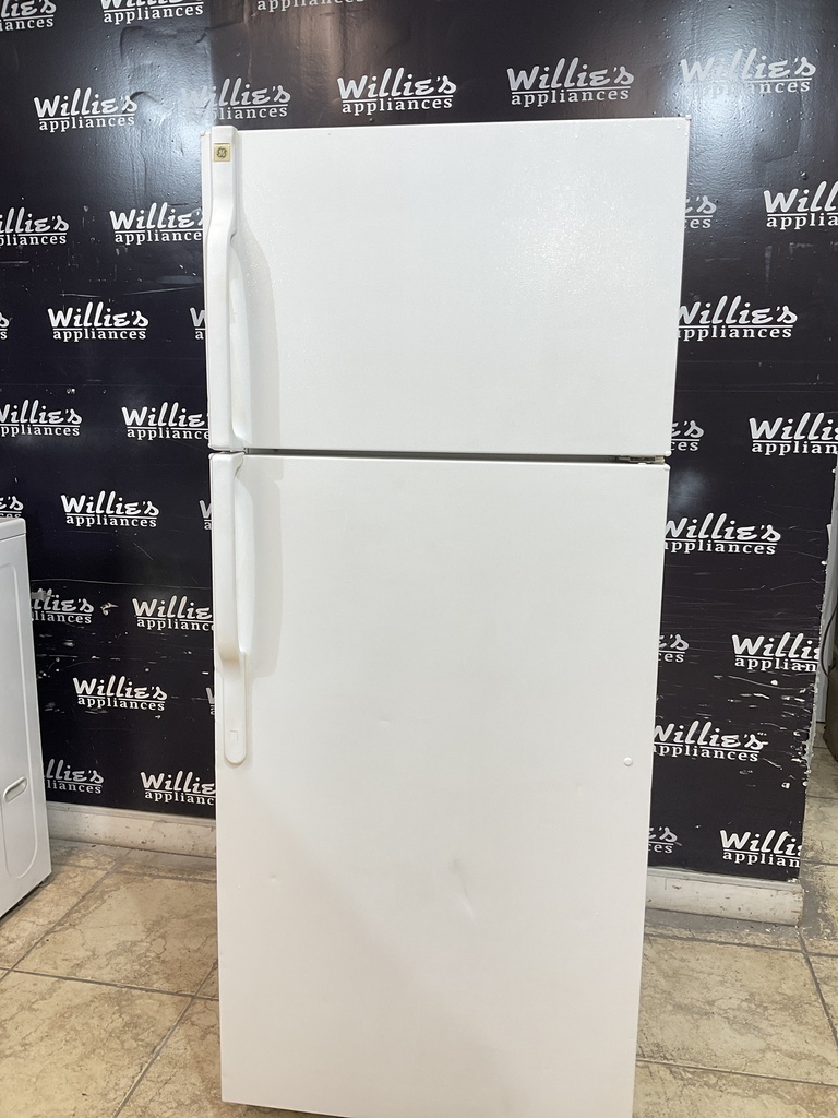 Ge Used Refrigerator Top and Bottom 28x67 