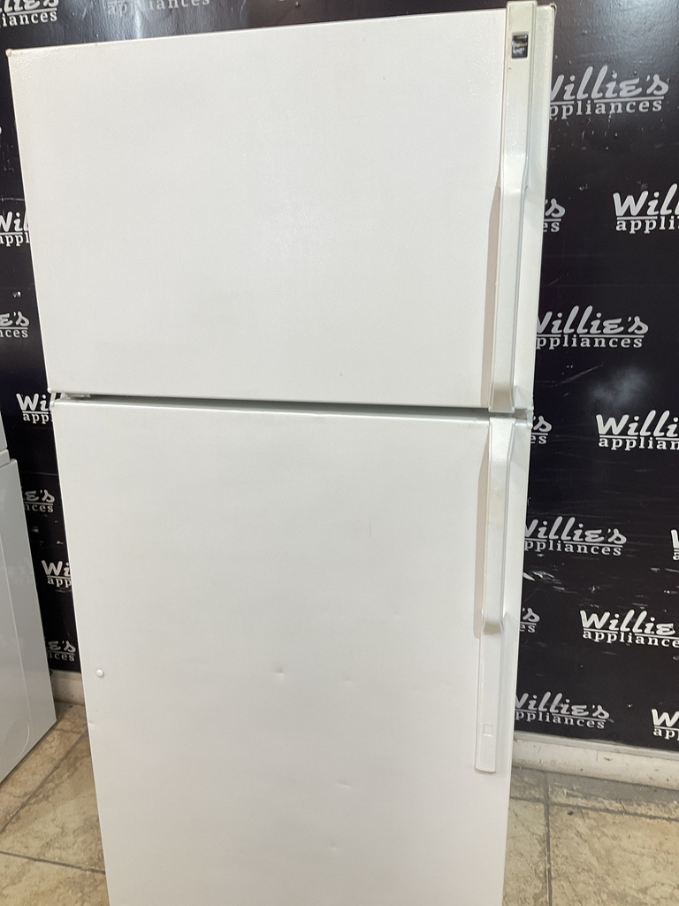 Hotpoint Used Refrigerator Top and Bottom 28x67” (White)