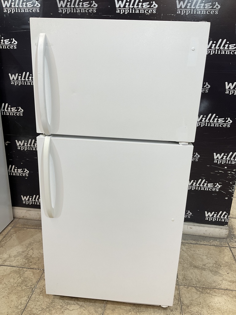 Frigidaire Used Refrigerator Top and Bottom 28x59 1/2” 