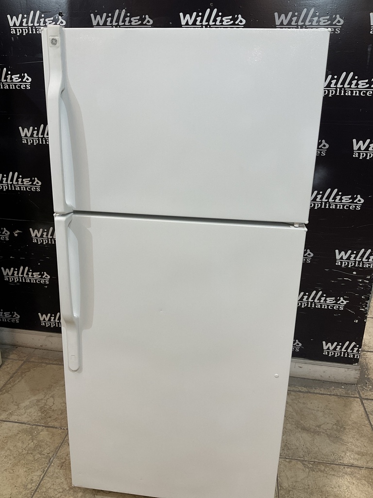 Ge Used Refrigerator Top and Bottom 28x61 1/2” 