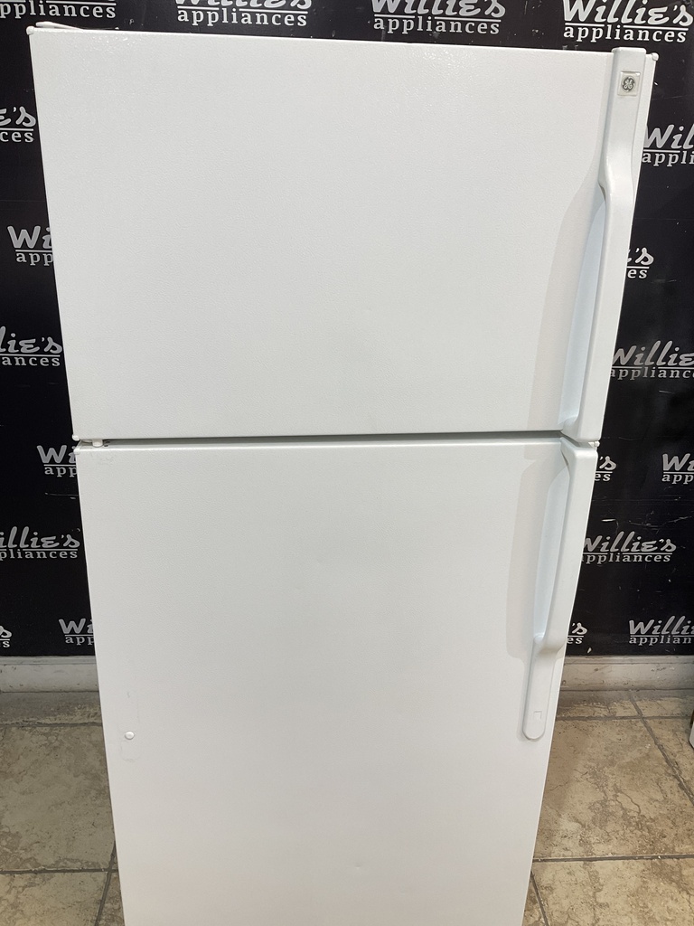 Ge Used Refrigerator Top and Bottom 28x61 1/2” (White) 