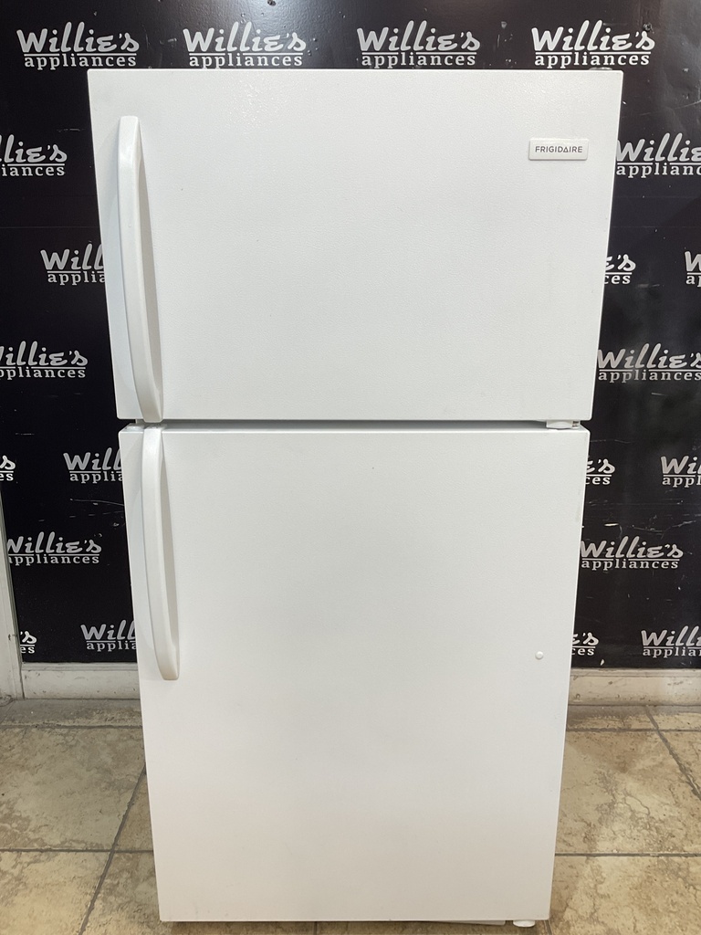 Frigidaire Used Refrigerator Top and Bottom 28x59 1/2 (white)
