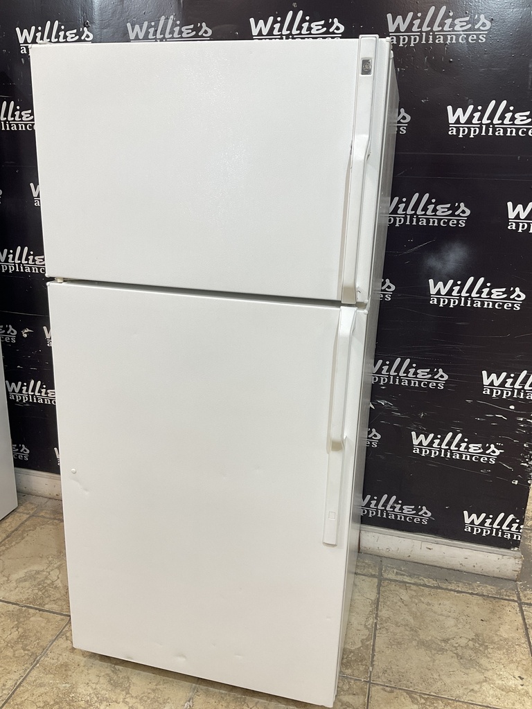 Ge Used Refrigerator Top and Bottom 28x61 1/2” (White)