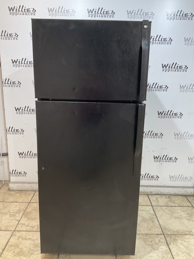 Ge Used Refrigerator Top and Bottom 28x67 (Black) 