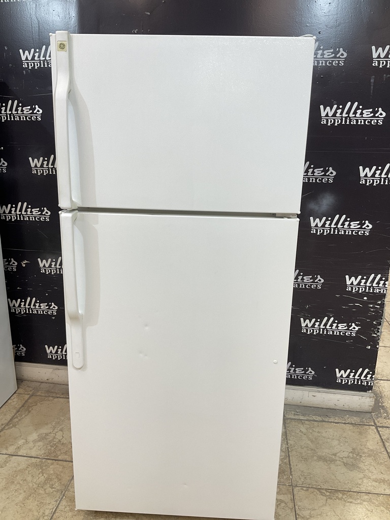 Ge Used Refrigerator Top and Bottom 28x64 1/2” (White) 