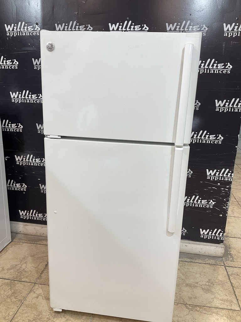 Ge Used Refrigerator Top and Bottom 28x61 1/2” (White) 