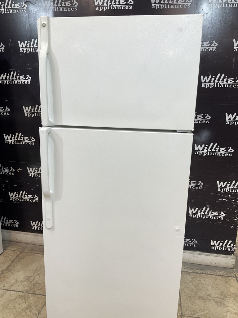 Ge Used Refrigerator Top and Bottom 28x67 (White) 