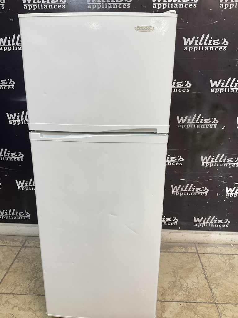 Diplomat Used Refrigerator Top and Bottom 23x60 (White)