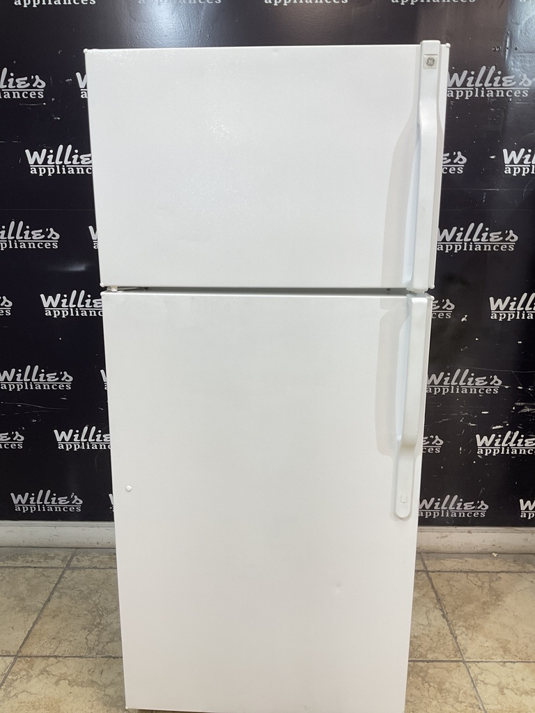Ge Used Refrigerator Top and Bottom 28x64 1/2” (White) 