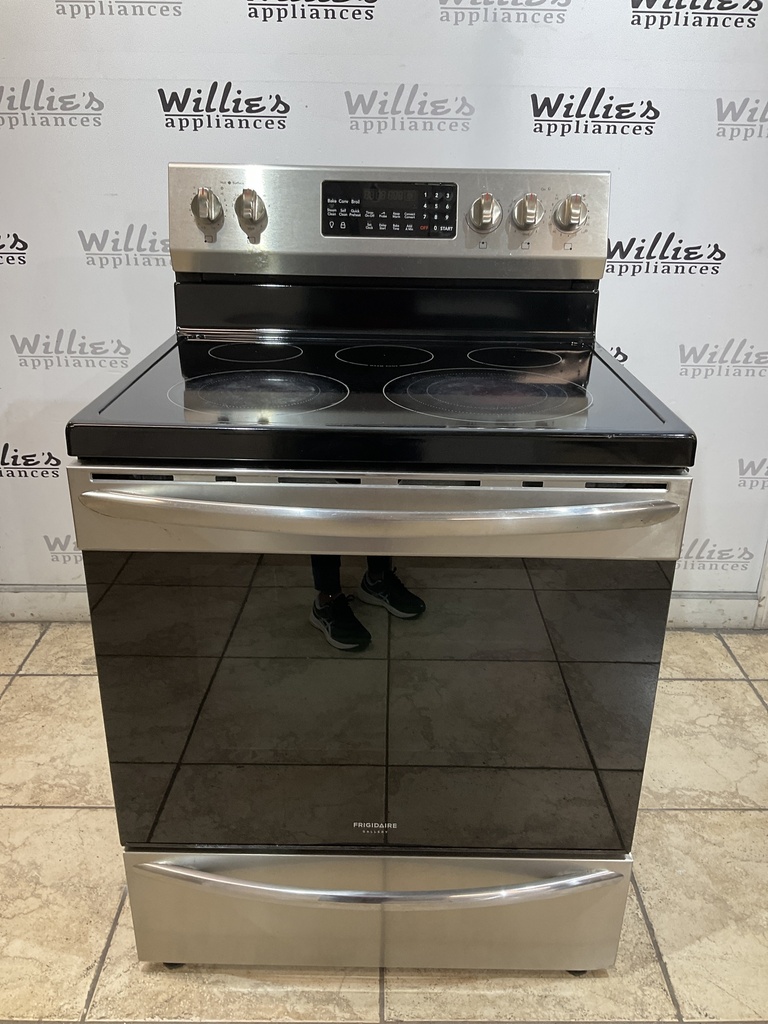 Frigidaire Used Electric Stove 220volts (40/50 AMP) 30inches {3 prong}