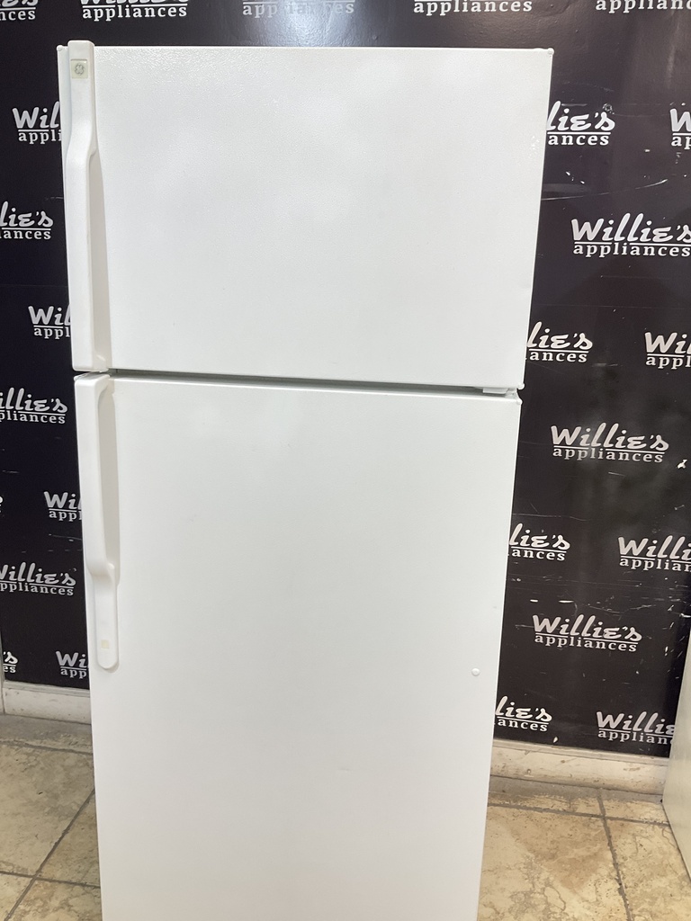 Ge Used Refrigerator Top and Bottom 28x67 (White) 