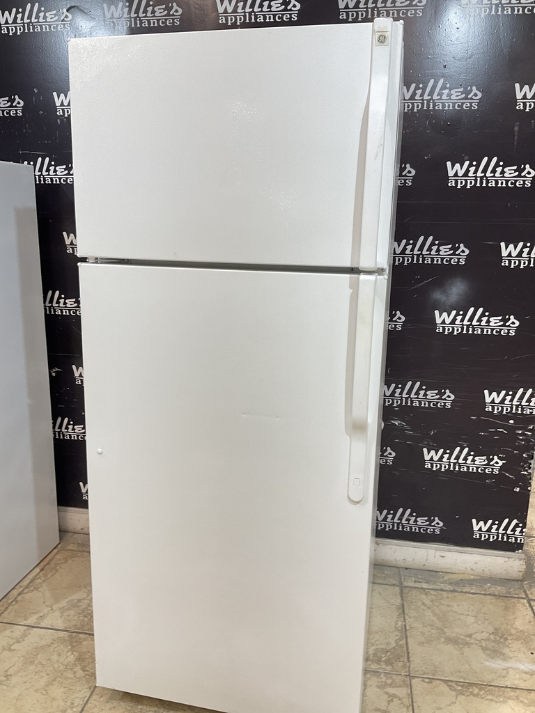 Ge Used Refrigerator Top and Bottom 28x67 (White) 