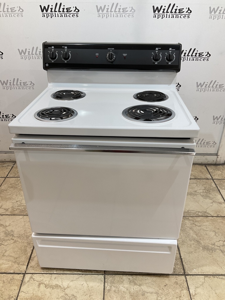 Ge Used Electric Stove 220volts (40/50 AMP) 30inches {3 prong} (White/Black) 