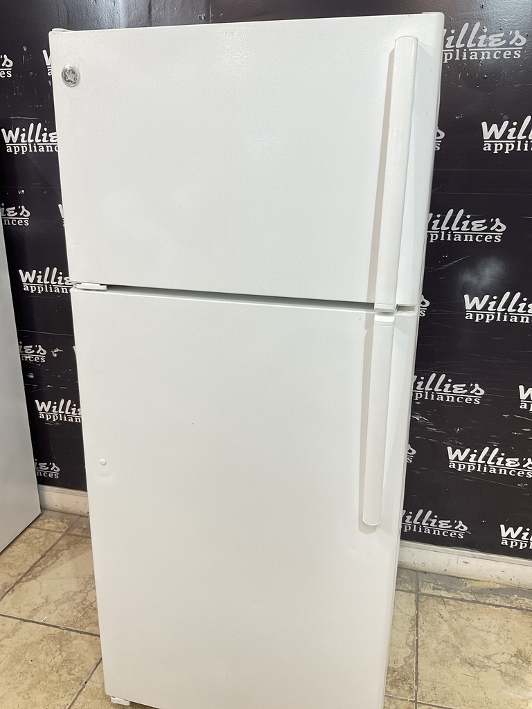 Ge Used Refrigerator Top and Bottom 28x64 1/2” (White) 