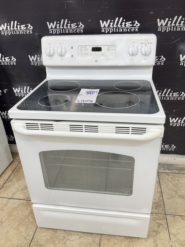 Ge Used Electric Stove 220volts (40/50 aMP) 30inches {3 prong} (White) 