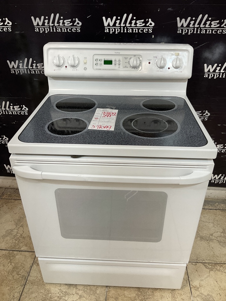 Ge Used Electric Stove 220volts (40/50 AMP) 30inches {3 prong} (White) 