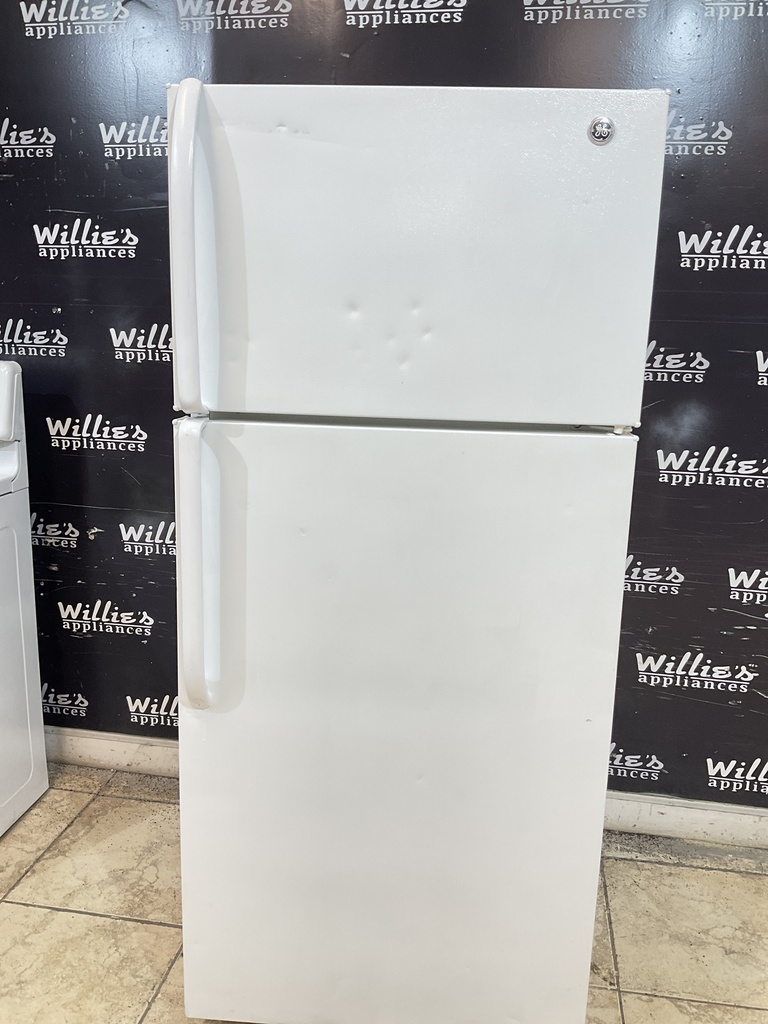 Ge Used Refrigerator Top and Bottom 28x64 1/2” (White) 
