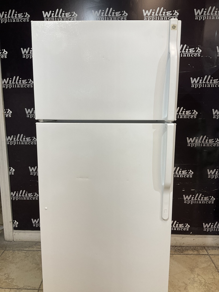 Ge Used Refrigerator Top and Bottom 28x67 (White) 