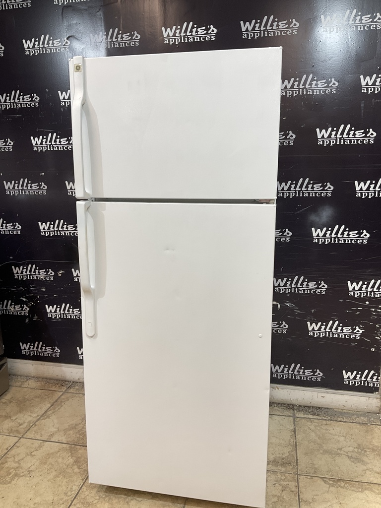 Ge Used Refrigerator Top and Bottom 28x67 (White) 