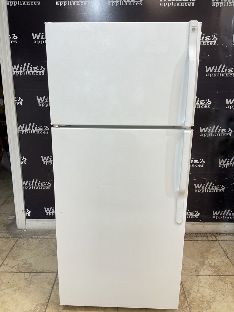 Ge Used Refrigerator Top and Bottom 28x64 1/2” (White) 