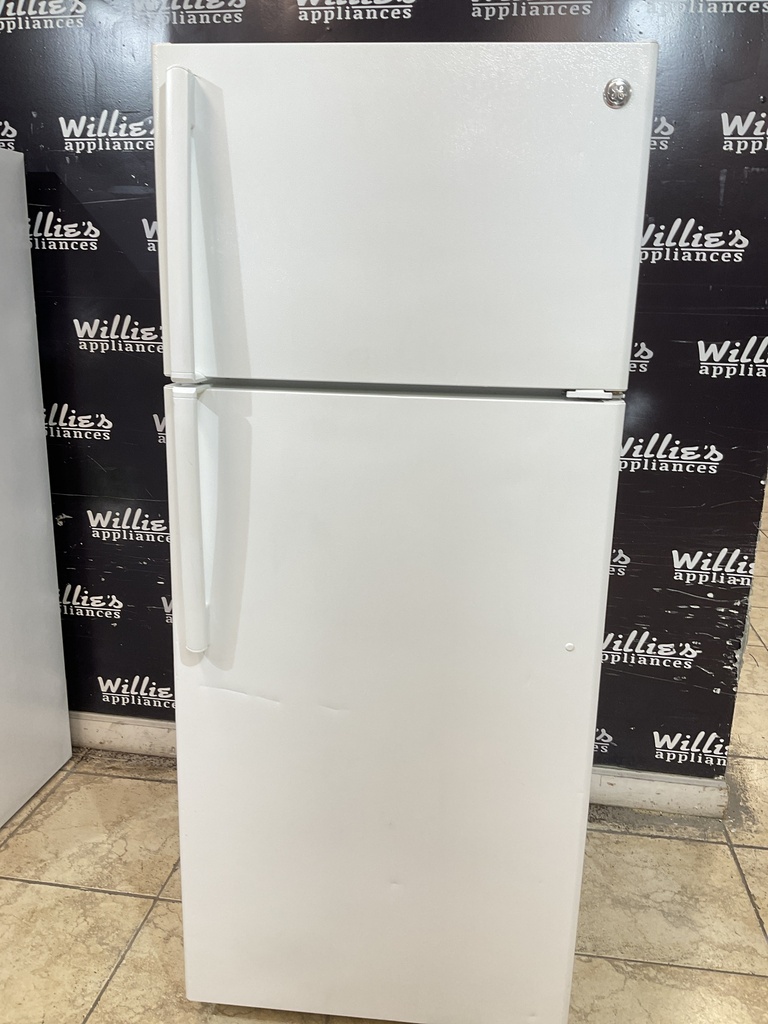 Ge Used Refrigerator Top and Bottom 28x66 1/2” (White) 