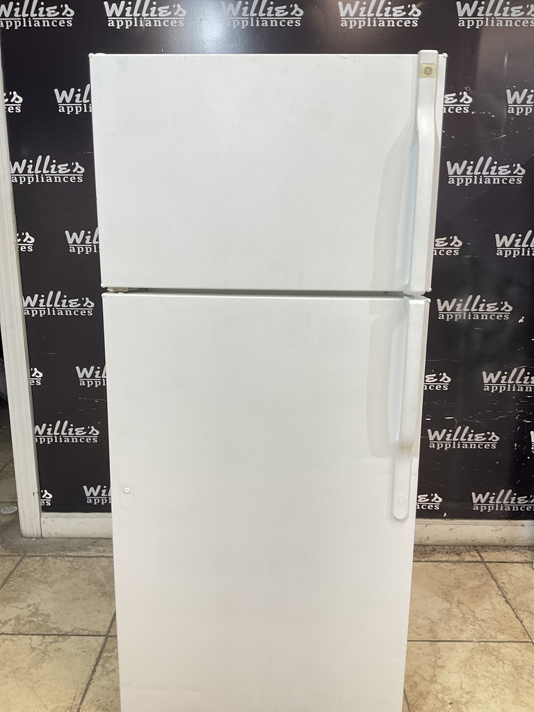Ge Used Refrigerator Top and Bottom 28x64 1/2” (White) 