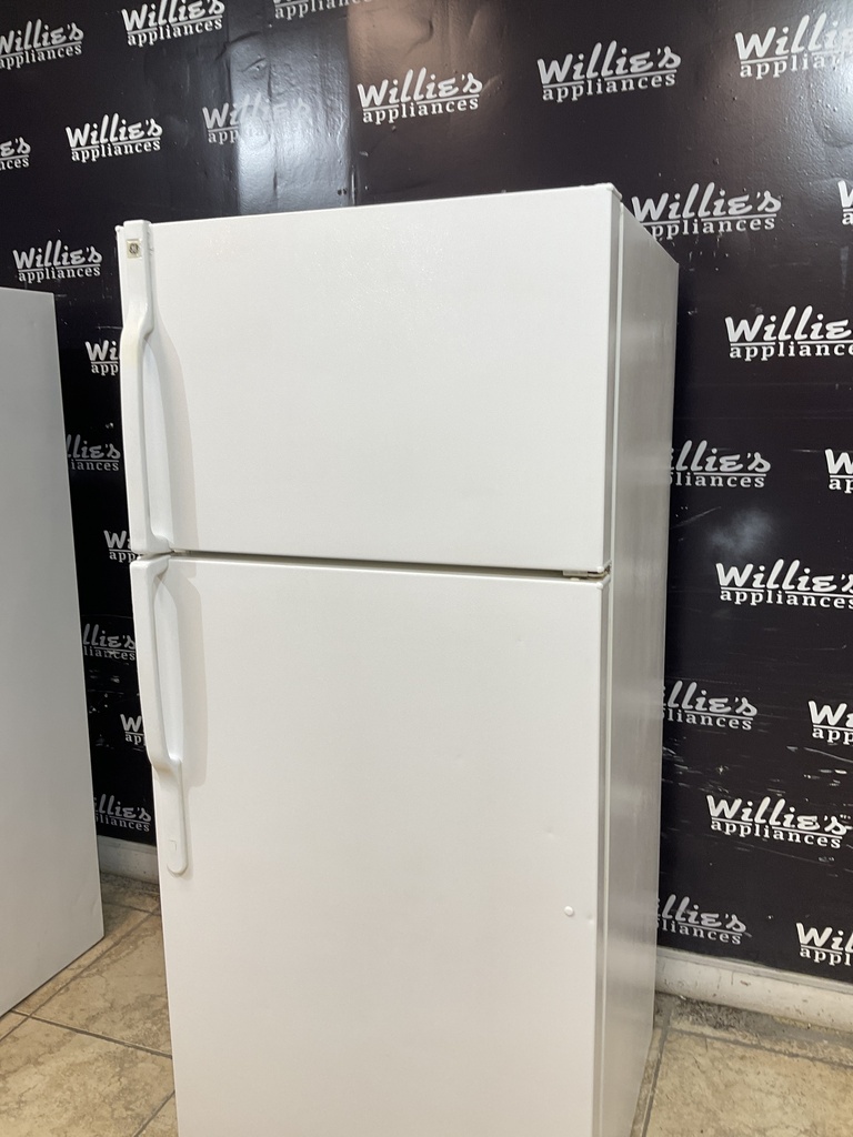 Ge Used Refrigerator Top and Bottom 28x64 1/2” (White) 