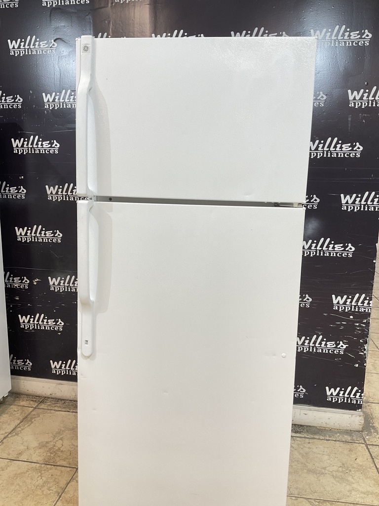 Ge Used Refrigerator Top and Bottom 28x67 (White) 